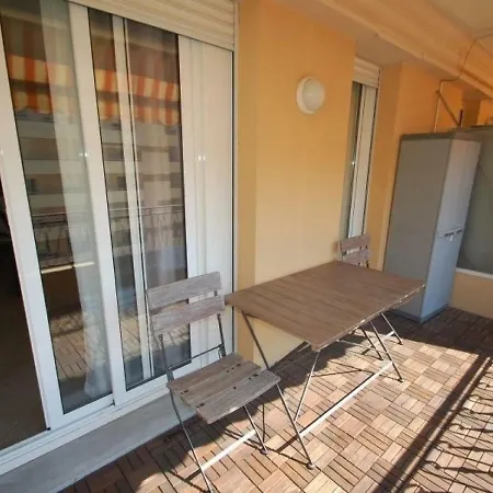 Beau 2p Neuf En Plein Centre Avec Terrasse Et Parking *