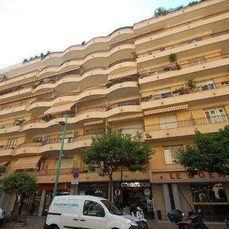 Beau 2p Neuf En Plein Centre Avec Terrasse Et Parking Appartamento