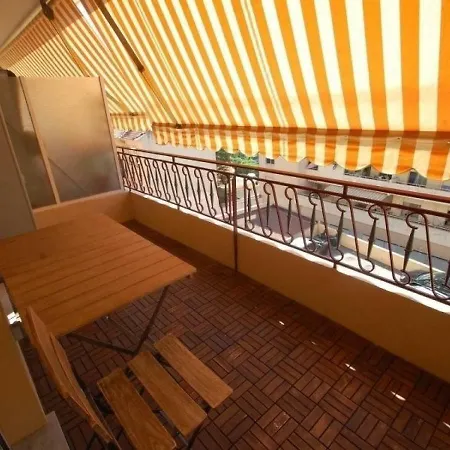 Beau 2p Neuf En Plein Centre Avec Terrasse Et Parking